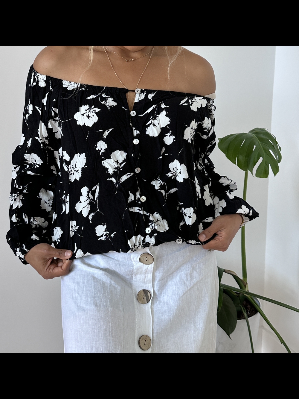 Women Blouses Lot Of 3 Floral Print  Sz Small And Large (Small Oversize) Summer